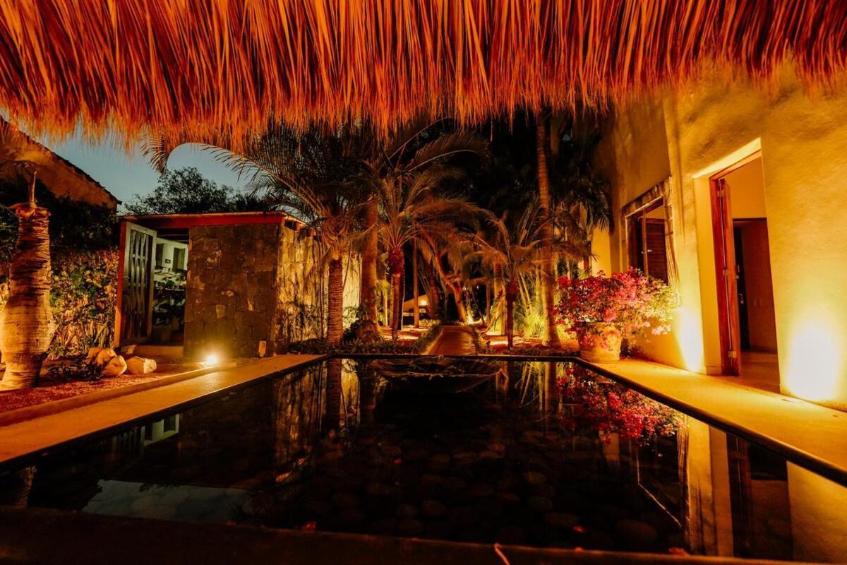 Dream Villa With Private Beach And Catering Сіуатанехо Екстер'єр фото