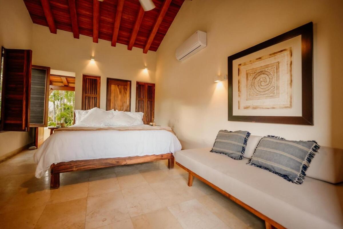 Dream Villa With Private Beach And Catering Сіуатанехо Екстер'єр фото