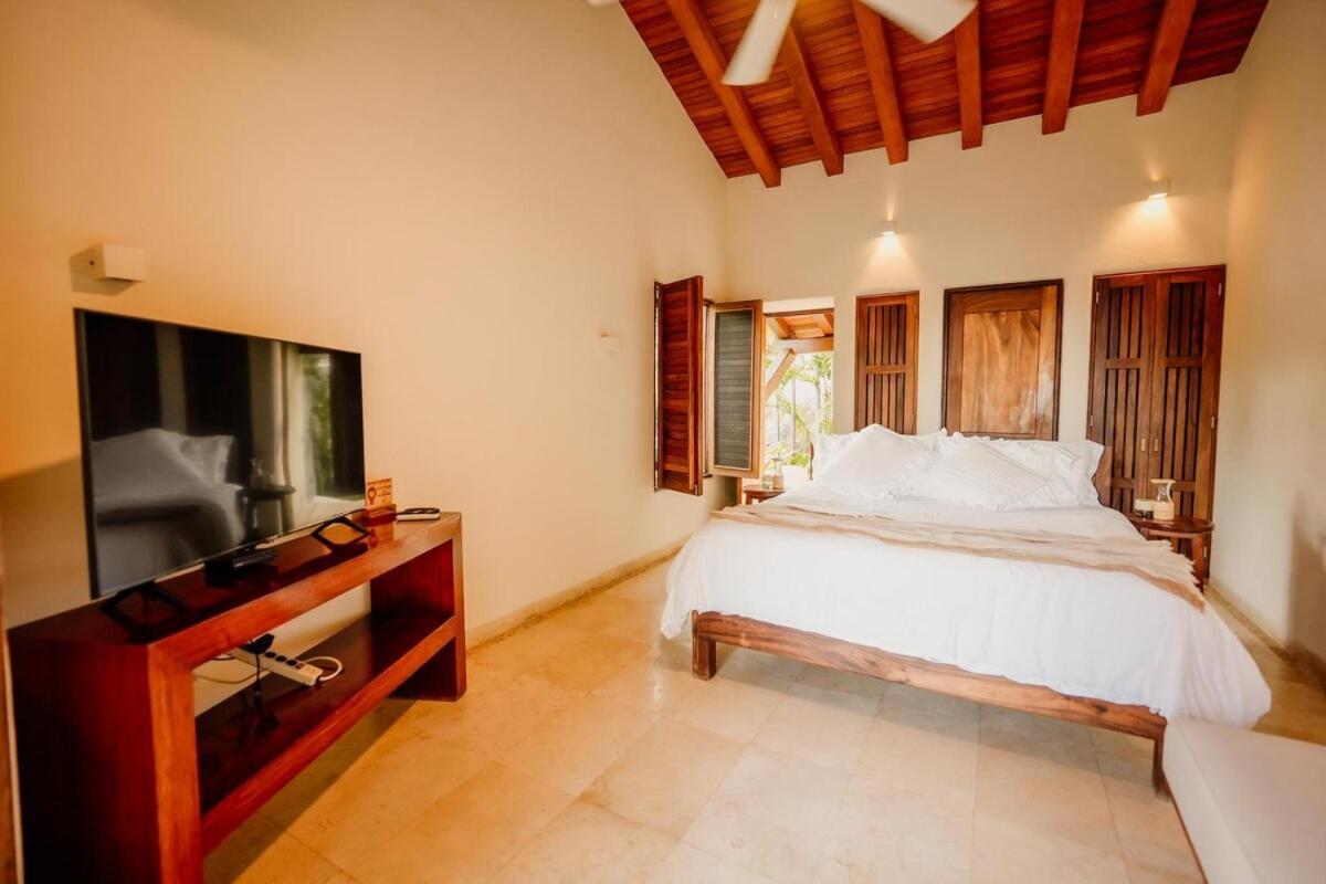 Dream Villa With Private Beach And Catering Сіуатанехо Екстер'єр фото