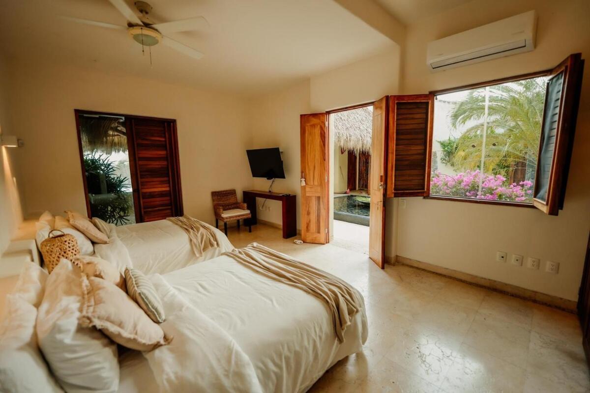 Dream Villa With Private Beach And Catering Сіуатанехо Екстер'єр фото