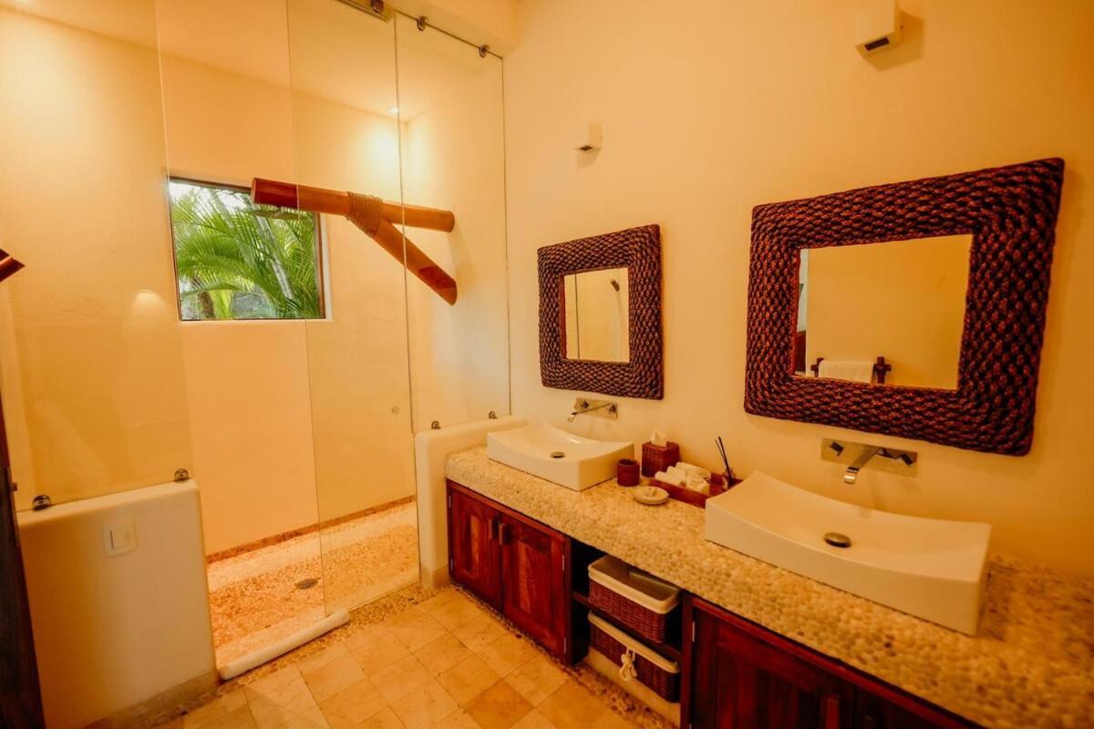 Dream Villa With Private Beach And Catering Сіуатанехо Екстер'єр фото
