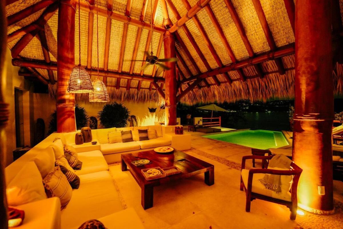 Dream Villa With Private Beach And Catering Сіуатанехо Екстер'єр фото