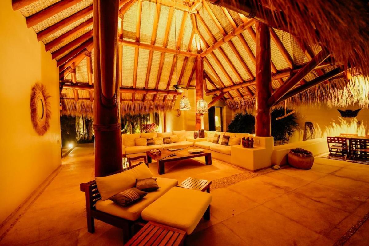 Dream Villa With Private Beach And Catering Сіуатанехо Екстер'єр фото