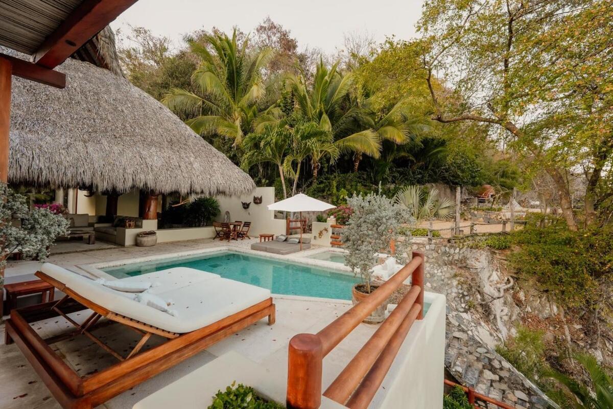 Dream Villa With Private Beach And Catering Сіуатанехо Екстер'єр фото