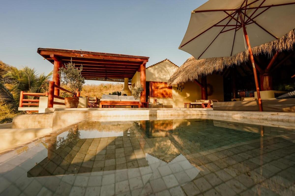 Dream Villa With Private Beach And Catering Сіуатанехо Екстер'єр фото