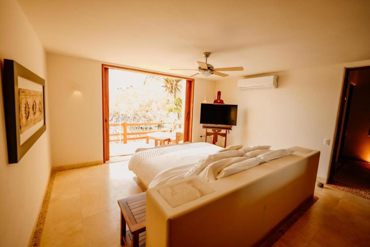 Dream Villa With Private Beach And Catering Сіуатанехо Екстер'єр фото