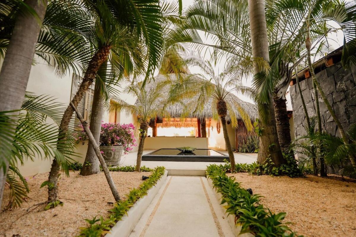 Dream Villa With Private Beach And Catering Сіуатанехо Екстер'єр фото